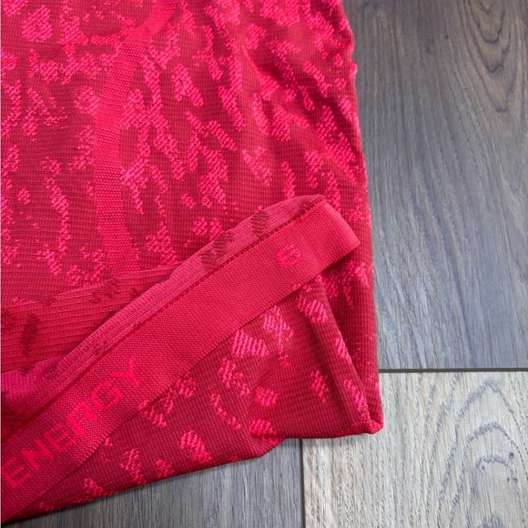 Lulu Swiftly Tee - Picture 3 of 4